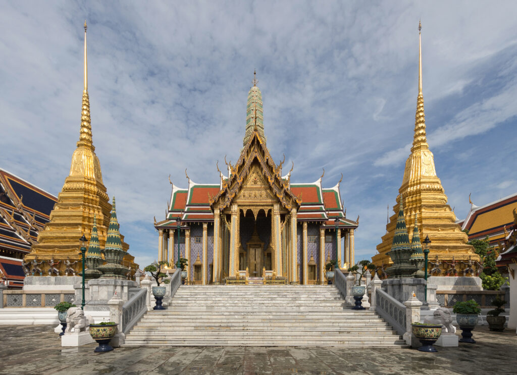 Bustle in Bangkok — Temples, Night Energy, and Floating Markets (4 nights)