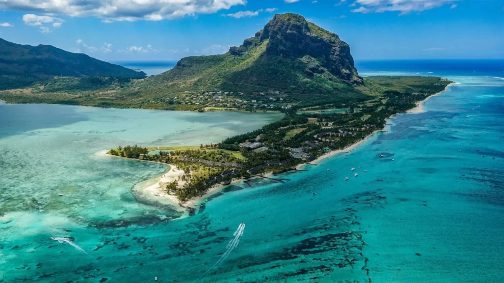 A Mauritius Luxury Itinerary Across Beaches and Island Landscapes