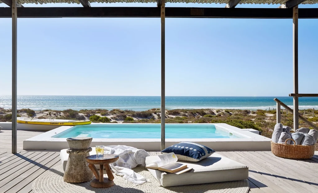 Britannia Bay and Social Island Life