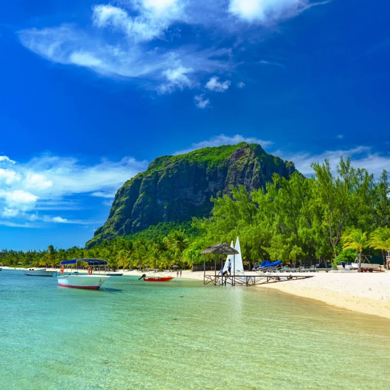 Mauritius-Island-Africa_Nature_Holiday_Palms_Beach_Boat_ypfy2k